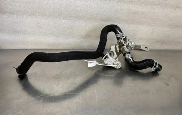 Engine coolant pipe/hose