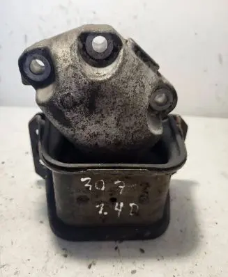 Peugeot 308 Engine mount bracket 9636845880