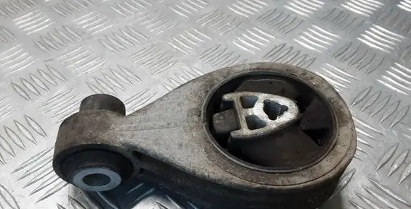 Nissan Qashqai Engine mount bracket