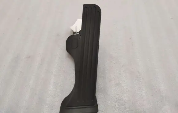 Volkswagen PASSAT B8 USA Accelerator throttle pedal 1K1723503AR