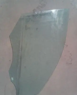 KIA Sorento Front door window glass four-door