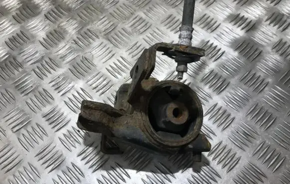 Honda Civic Engine mount bracket
