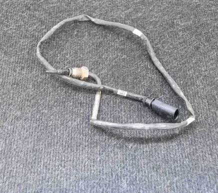 Volkswagen PASSAT B8 Oil temperature sensor 04L906088BD