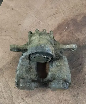Peugeot 3008 I Front brake caliper