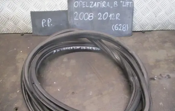 Opel Zafira B Front door rubber seal 
