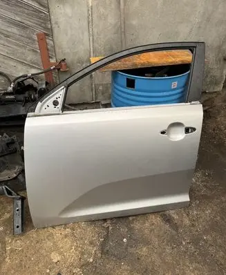 KIA Sportage Front door