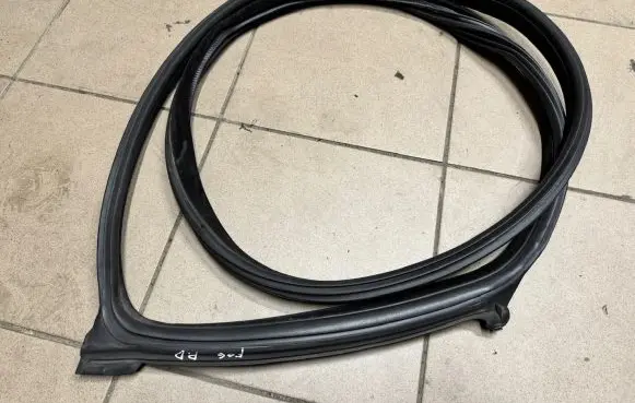 BMW 6 F06 Gran coupe Rubber seal front door (on door) 7275298 37157211