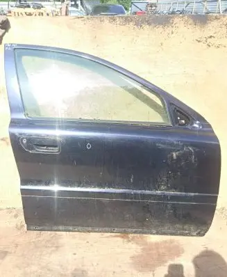 Volvo V70 Front door