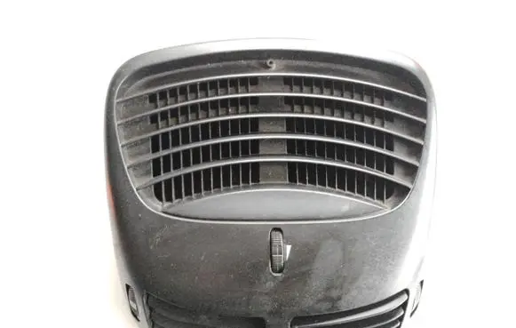 Alfa Romeo 147 Dash center air vent grill