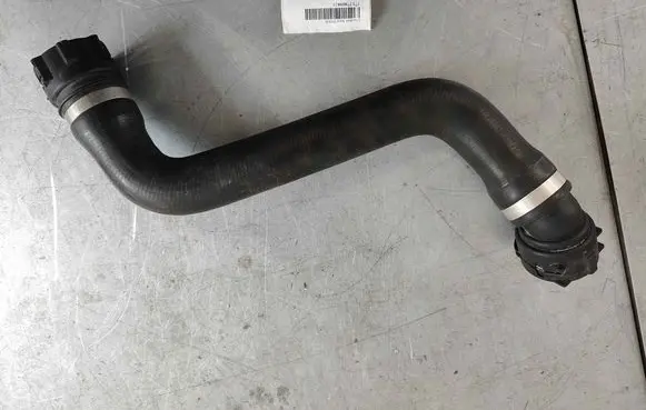 Engine coolant pipe/hose