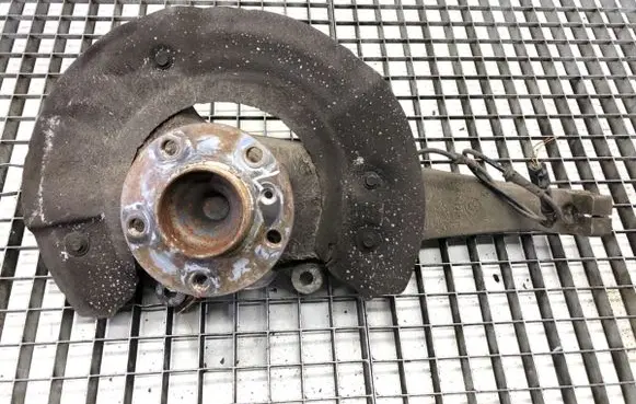 BMW 5 GT F07 Front wheel hub spindle knuckle 