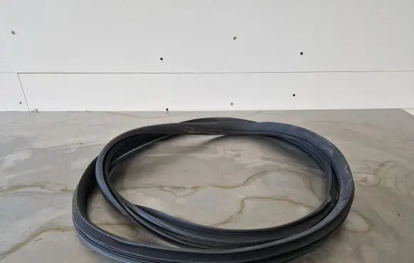 Mercedes-Benz C W205 Front door rubber seal A2056970051