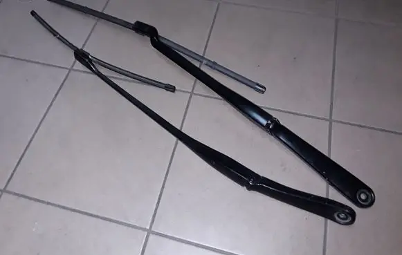 BMW M5 F90 Front wiper blade arm 7474830 7357303