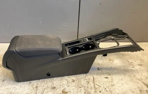 Volkswagen PASSAT B8 Armrest 3G0857100I