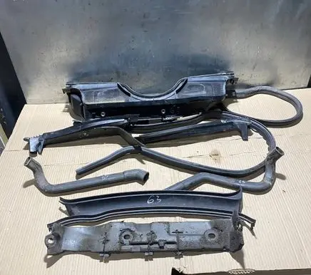 Mercedes-Benz E W124 Wiper trim 1246201767 1246200978