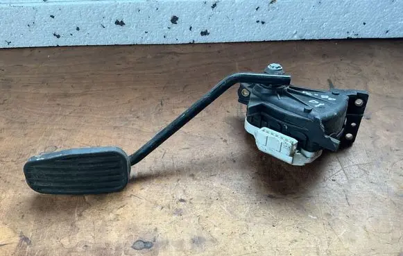 Volvo XC90 Accelerator throttle pedal 6PV00853718 30683521