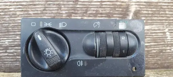 Volkswagen Golf III Light switch 1H6941531N
