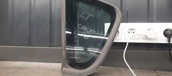 Mitsubishi Colt Rear side window