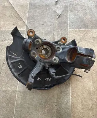 Volkswagen Tiguan Front wheel hub spindle knuckle 1K0615312F