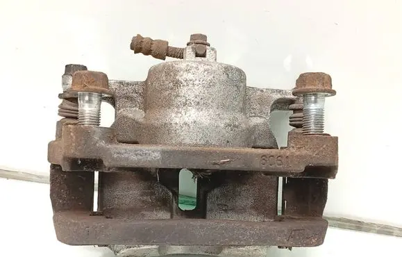Nissan Qashqai+2 Front brake caliper