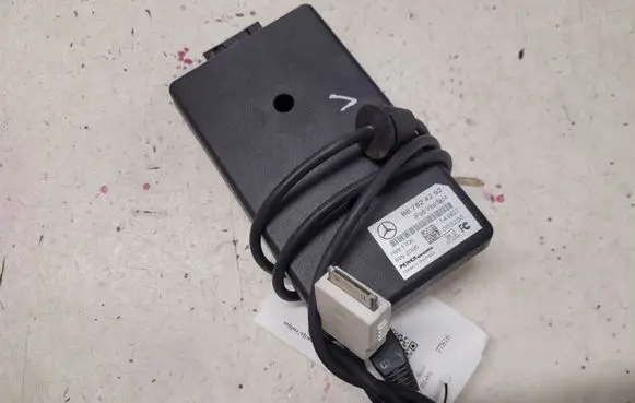 Mercedes-Benz E W211 iPod connector socket B67824252
