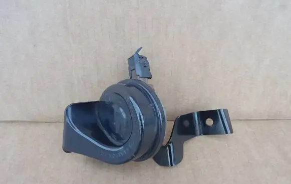 Renault Kadjar Horn signal 256102404R 03FB2852 10523
