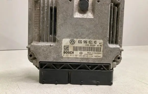 Volkswagen Caddy Engine control unit/module 03G906021HS 0281013681