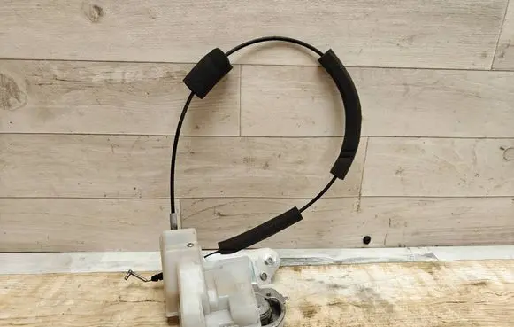 Mazda 5 Sliding door lock 