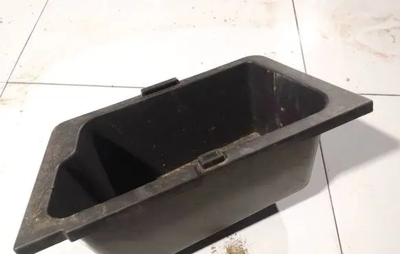 Glove box