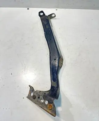Audi A4 S4 B8 8K Fender mounting bracket 8K0821135