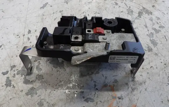 Renault Trafic III (X82) Fuse module 241143140R 030127311 BFT1X82PP2