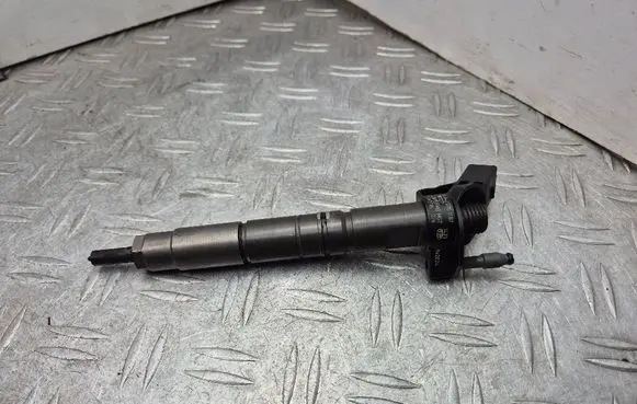 Mercedes-Benz C W204 Fuel injector 0445116026 A6420701187
