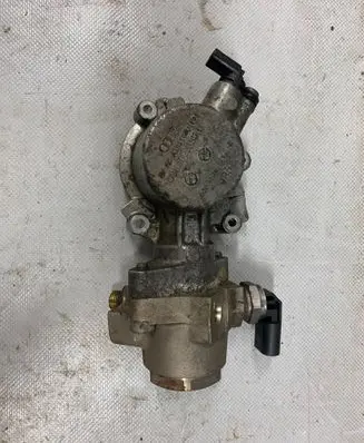 Audi Q7 4M Mechanical fuel pump 06E103535D