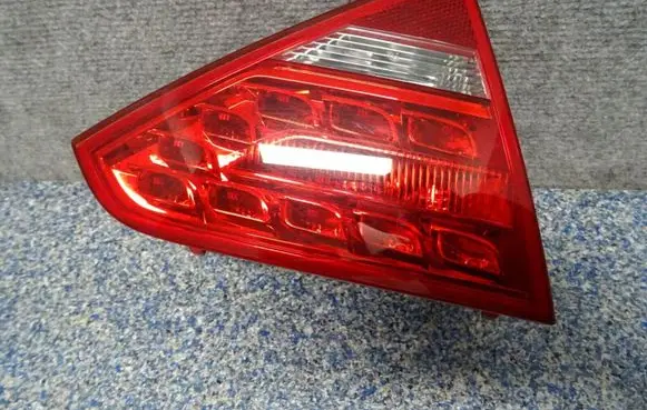 Audi A5 8T 8F Tailgate rear/tail lights 8T0945093B