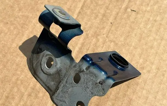 Audi Q7 4M Fender mounting bracket 4M0821168A