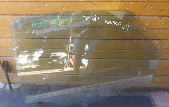 Ford Mondeo MK IV Rear side window
