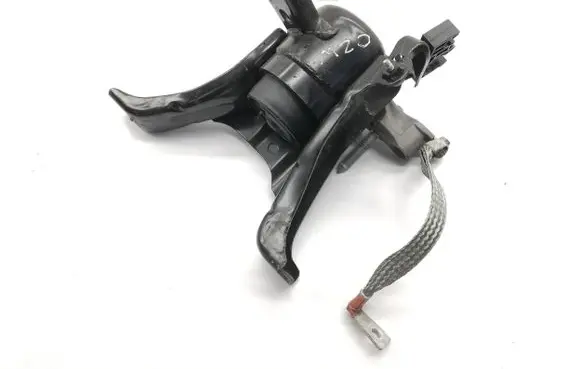 Toyota C-HR I Engine mount bracket