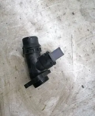 Volkswagen PASSAT B6 Engine coolant pipe/hose