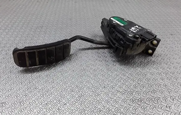 Opel Movano A Accelerator throttle pedal 7700314525