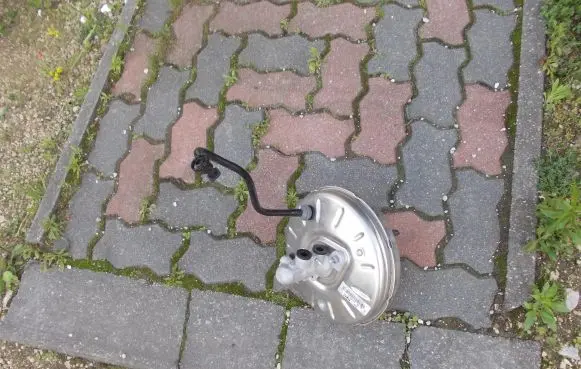 Infiniti QX30 Brake booster