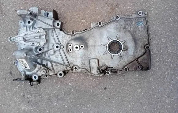 Renault Captur Timing belt guard (cover) 135022061R 135020865R