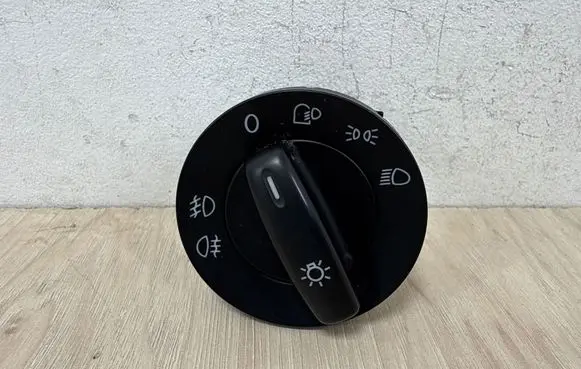Volkswagen PASSAT B6 Light switch 1T0941431N