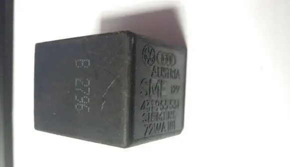 Volkswagen PASSAT B5 Other relay 431955531