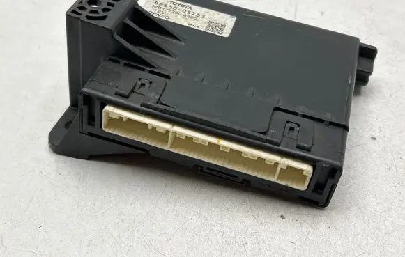 Toyota Avensis T270 Climate control unit 8865005252 MB1777008200