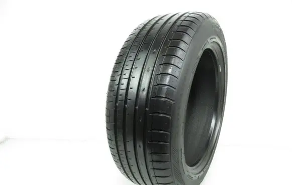 Volkswagen Golf V R16 summer tire 