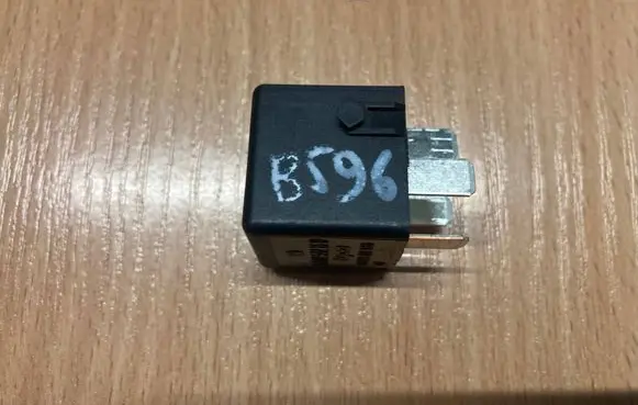 Mercedes-Benz B W245 Other relay A0025421319 V23134B52X336
