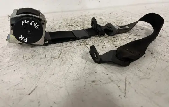 Opel Astra H Front seatbelt 8521E