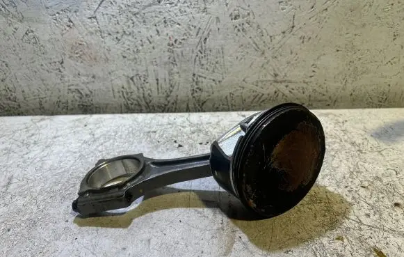 Jeep Grand Wagoneer Piston with connecting rod