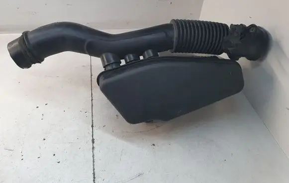Toyota Prius (XW30) Intake resonator 1789337040