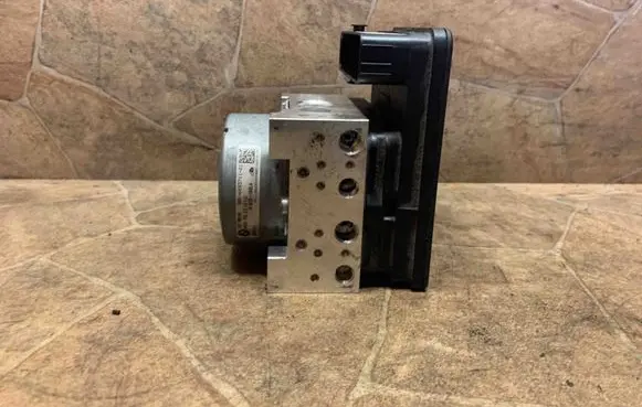 BMW 2 F46 ABS Pump 6893712